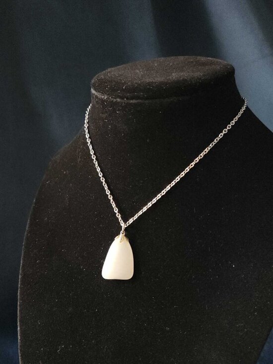 Handmade Jewelry - White natural stone necklace with a small silver chain